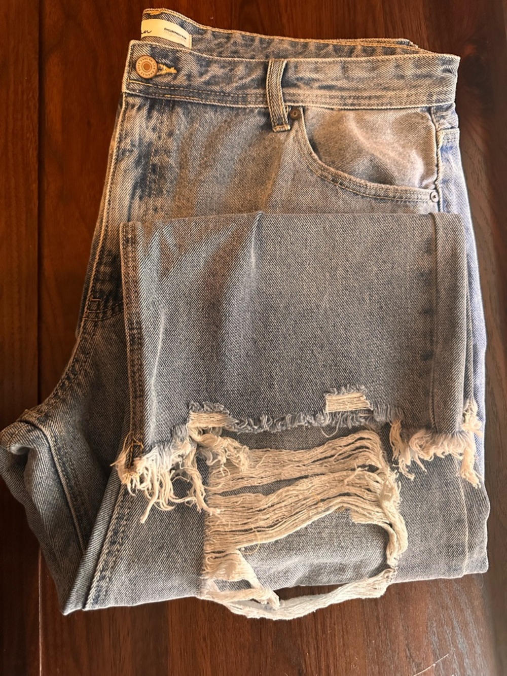 Light Wash Distressed Kancan Straight Crops